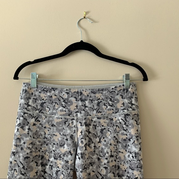 lululemon athletica cropped size 8 yoga leggings - Picture 3 of 13